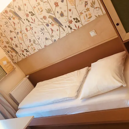 Hotel Jufa Stubenbergsee 3*