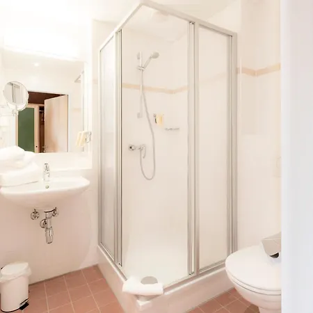 Hotel Jufa Stubenbergsee 3*